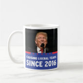 Das Verursachen des Liberalen zerreißt seit 2016 - Kaffeetasse (Links)