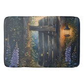 Das verzauberte Gartentor unter glühendem Himmel Badematte (Vorderseite)