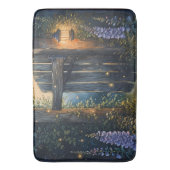 Das verzauberte Gartentor unter glühendem Himmel Badematte (Vorderseite Vertikal)