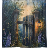 Das verzauberte Gartentor unter glühendem Himmel Duschvorhang (Vorderseite)