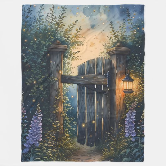 Das verzauberte Gartentor unter glühendem Himmel Fleecedecke (Vorderseite)