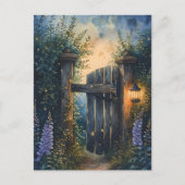 Das verzauberte Gartentor unter glühendem Himmel Postkarte (Vorderseite)