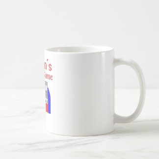 Das Video-Spiel des Mannes Kaffeetasse