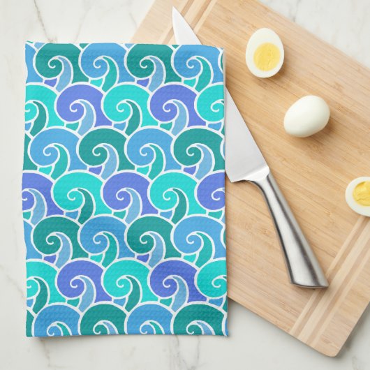 Das Wasser des Ozeans weht im Muster des blauen Wa Handtuch (Viertel Falte)