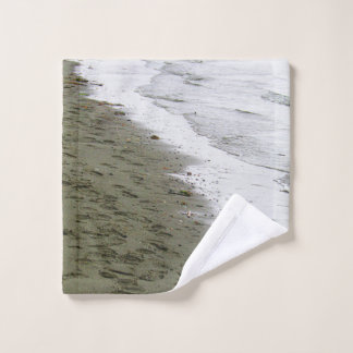 Das Wasser erfüllt die Spuren Waschlappen