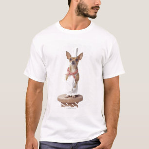 Das Weiß des Chihuahuahundetragenden Koch, T-Shirt