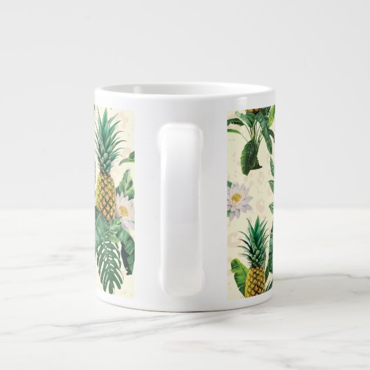 Das weiße Ananas-Paradies-Muster Jumbo-Tasse (Rückseite)