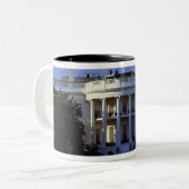 Das Weiße Haus Zweifarbige Tasse (Vorderseite Links)