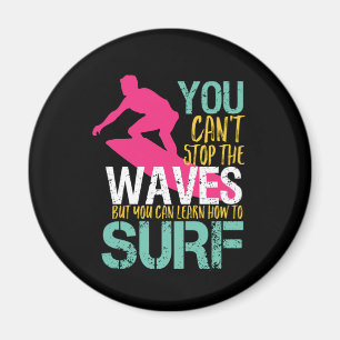 Das Wellenreiten des Vintagen Retro-Surfers kann n Magnet