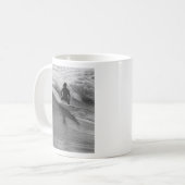 Das Wellenreiten im Graustufen Kaffeetasse (Vorderseite Links)