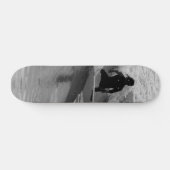 Das Wellenreiten im Graustufen Skateboard (Horizontal)