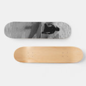 Das Wellenreiten im Graustufen Skateboard (Horizontal)