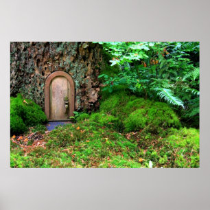 Das wenige hölzerne Haus des magischen Baums durch Poster