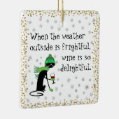 Das Wetter im Freien ist beängstigend, der Wein is Keramikornament (Rechts)