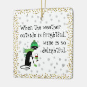 Das Wetter im Freien ist beängstigend, der Wein is Keramikornament (Links)