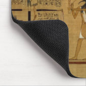 Das Wiegen des Herzens gegen Maats Feder Mousepad (Ecke)