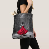 Das Wirken in der Woods Lady in Rot Tasche (Von Nahem)