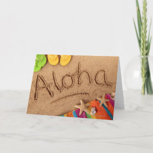 Das Wort Aloha geschrieben auf einem Sandstrand, m Karte