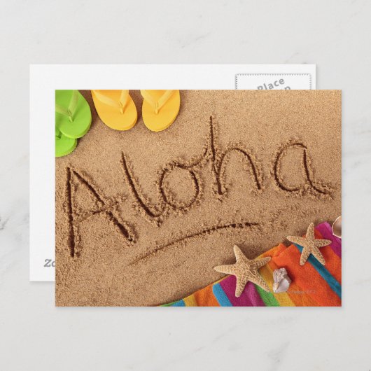 Das Wort Aloha geschrieben auf einem Sandstrand, m Postkarte (Vorne/Hinten)