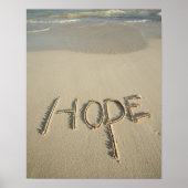 Das Wort "Hope" Sand am Strand mit Poster (Vorne)