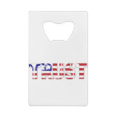 Das Wort "Trust" mit amerikanischer Flagge Geldbeutel Flaschenöffner (Rückseite)