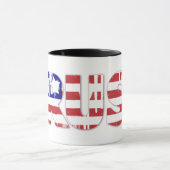 Das Wort Vertraue mit der patriotischen amerikanis Tasse (Zentrum)