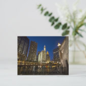Das Wrigley-Gebäude vom Flussufer Chicagos Postkarte (Stehend Vorderseite)