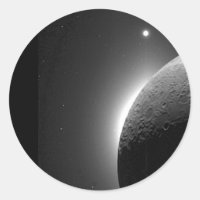 Das wunderschöne Bild der NASA, der Mond leuchtet 