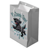 Das Zoomie Time Black Lab Mittlere Geschenktüte (Vorderseite Schrägansicht)