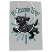 Das Zoomie Time Black Lab Mittlere Geschenktüte (Vorderseite)