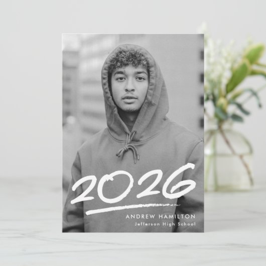 Dashed Class of 2025 Modern Foto Abschluss Ankündigung (Stehend Vorderseite)