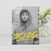 Dashed Yellow Class of 2023 Foto Abschluss Ankündigung (Stehend Vorderseite)