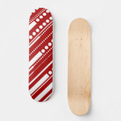 Dashes und Punkte in Rot und Weiß Skateboard (Vorderseite)