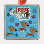 Dashing wirft den Schnee Silbernes Ornament (Vorne)