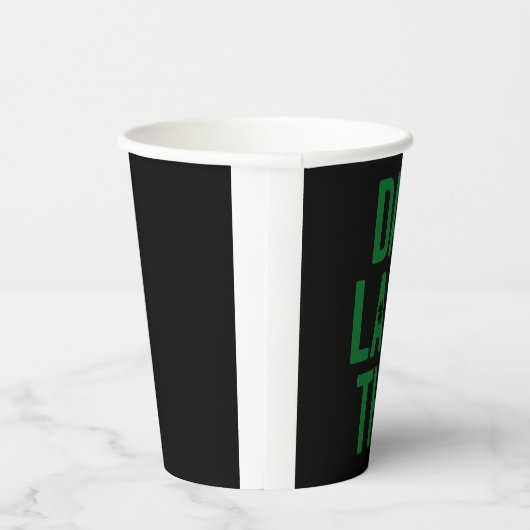 Dat Lass Tho St Patrick's Day Pun Pappbecher (Rechts)