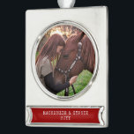 Dated Christmas Horse Foto Personalisiert Metallic Banner-Ornament Silber<br><div class="desc">Silber metallische personalisierte Pferdeschmuck mit Ihren Namen und Jahr,  perfekt für Pferdebesitzer,  Liebhaber oder Hausmeister oder als Teil eines Pferdegeschenks.</div>