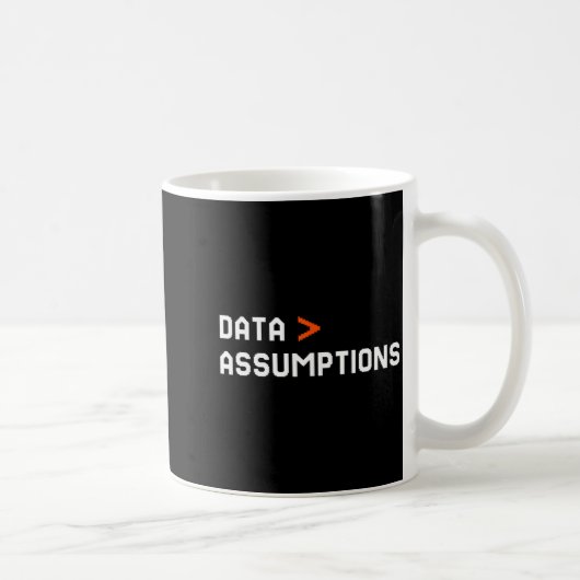 Daten vor Annahmen lustiger Tech-Analyst Wissensch Kaffeetasse (Rechts)