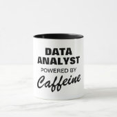 Datenanalytiker mit Coffein-komischer Kaffee Tasse (Zentrum)