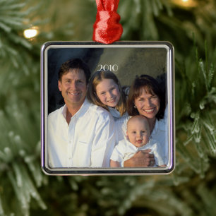 Datum des Fotos in der Familie mit Weihnachten Silbernes Ornament