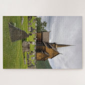 Daubekirche mit Friedhof in Norwegen Puzzle (Horizontal)
