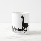 Dauerhafter Schutz von Schwänen Kaffeetasse (Mittel)