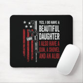 Daughter Gun Shovel Alibi - Funny Mom Dad Guns Jok Mousepad (Mit Mouse)