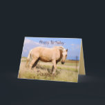 Daughter Happy Birthday Palomino Pferdekarte Karte<br><div class="desc">Ein schönes Palominopferd steht in einer windgepeitschten Weide.  Eine andere Ansicht des Pferdes ist auf der Rückseite der Karte.</div>