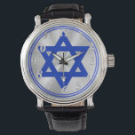 David Star Armbanduhr<br><div class="desc">Die Vintage, schwarze Trageuhr mit dem Bild eines königsblauen David-Star und einer königsblauen Doppelrandung auf glänzendem Silber. Optionale Silber-Uhr-Oberfläche. Sehen Sie dazu die passende Vierkanttaste, die runde Taste, den runden Charme, den großen runden Premium Metal Schlüsselanhänger und die runde Halskette. Sehen Sie sich die gesamte Hanukka Watch-Sammlung unter der Rubrik...</div>
