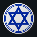 David Star Button<br><div class="desc">Runder Knopf mit einem Bild eines königsblauen Sterns von David und königsblau doppelten Rand auf weiß. Die gesamte Hanukkah-Buttons & Buttone-Kollektion finden Sie unter der Rubrik ACCESSORIES im Bereich HOLIDAYS.</div>
