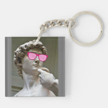 David trägt Rose-farbene Brillen Schlüsselanhänger