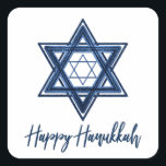 Davidstern | Classic Blue Modern Happy Hanukkah Quadratischer Aufkleber<br><div class="desc">Minimal klassisch blauer Bar/Bat Mitzvah und Hanukkah moderner Star of David vor einem weißen Hintergrund schafft ein elegantes,  raffiniertes Design. Für andere koordinierende Farben oder passende Produkte besuchen Sie JustFharryn @ Zazzle.com. Alle Rechte vorbehalten. #zazzlemade</div>