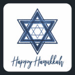 Davidstern | Classic Blue Modern Happy Hanukkah Quadratischer Aufkleber<br><div class="desc">Minimal klassisch blauer Bar/Bat Mitzvah und Hanukkah moderner Star of David vor einem weißen Hintergrund schafft ein elegantes,  raffiniertes Design. Für andere koordinierende Farben oder passende Produkte besuchen Sie JustFharryn @ Zazzle.com. Alle Rechte vorbehalten. #zazzlemade</div>