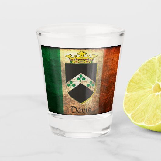Davis Familienwappen Irish Flag Schnapsglas (Vorderseite)