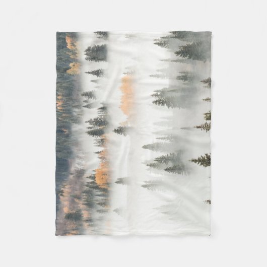 Dawn Ground Fog deckt Bergwald ab Fleecedecke (Vorderseite)